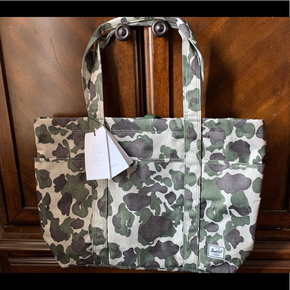 Herschel camo tote bag NWT